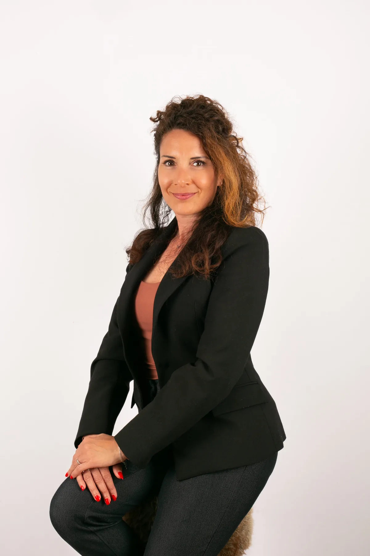 Portrait professionnel d’Alexandra, fondatrice d’ALTYA CONSEILS